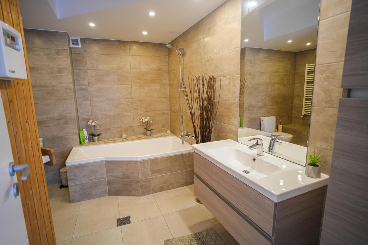 Penthouse With Huge Rooftop & Amazing City View Βουκουρέστι Εξωτερικό φωτογραφία